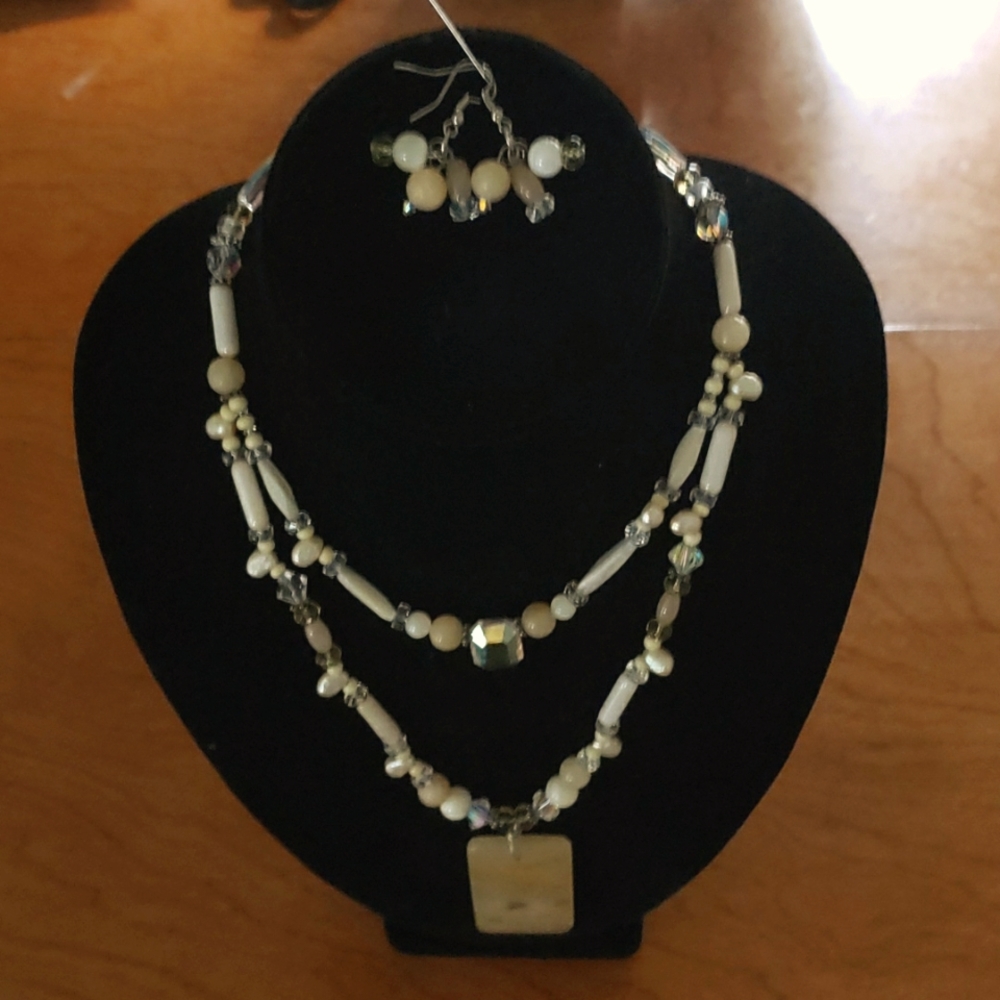 NWT Pale Yellow Calcite 14"-17" double strand choker set